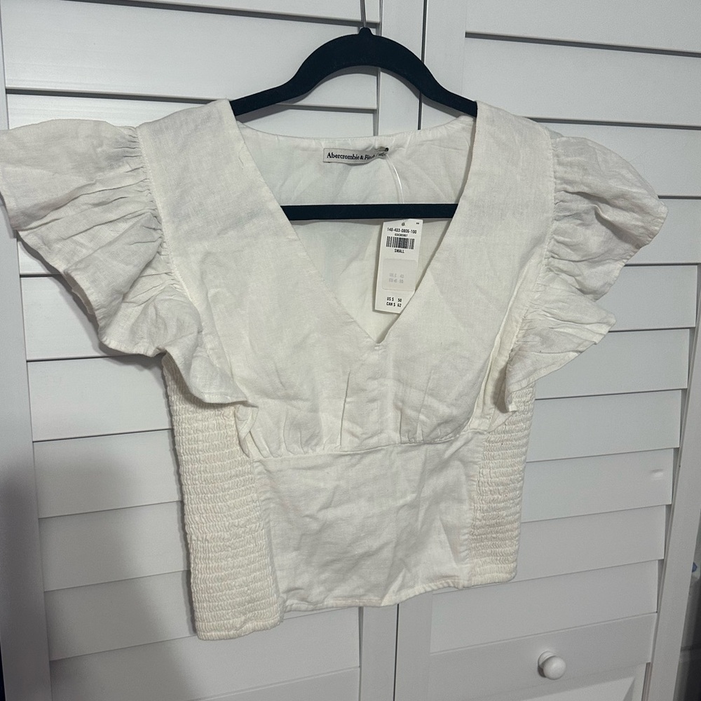 NWT Abercrombie white top Never worn
